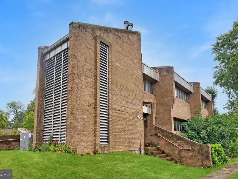Commercial Building for Sale in Annandale - 8,202 Sq. Ft., Zoned C-3, Corner Lot