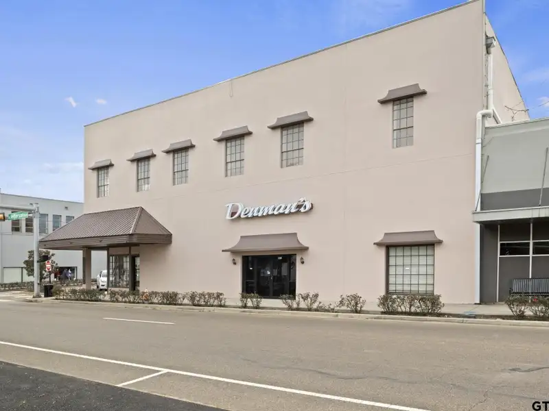 Historic Downtown Mt. Pleasant Multi-use Building with 9000 Sqft and Three Storefronts