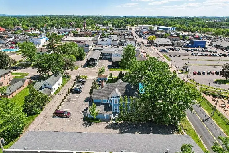 Historic Inn with Guest Suites and Motel Units in Wisconsin Dells