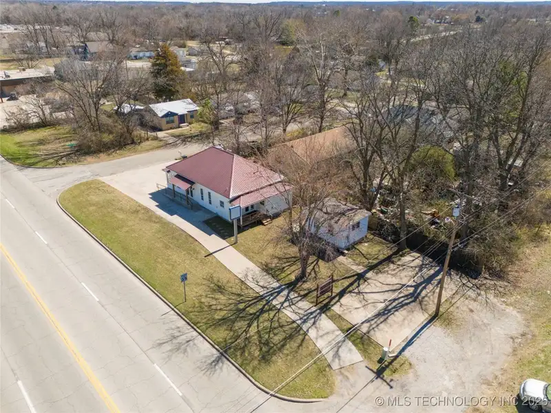 Commercial Office Space with Storage and Tenant in Growing Sapulpa, Oklahoma