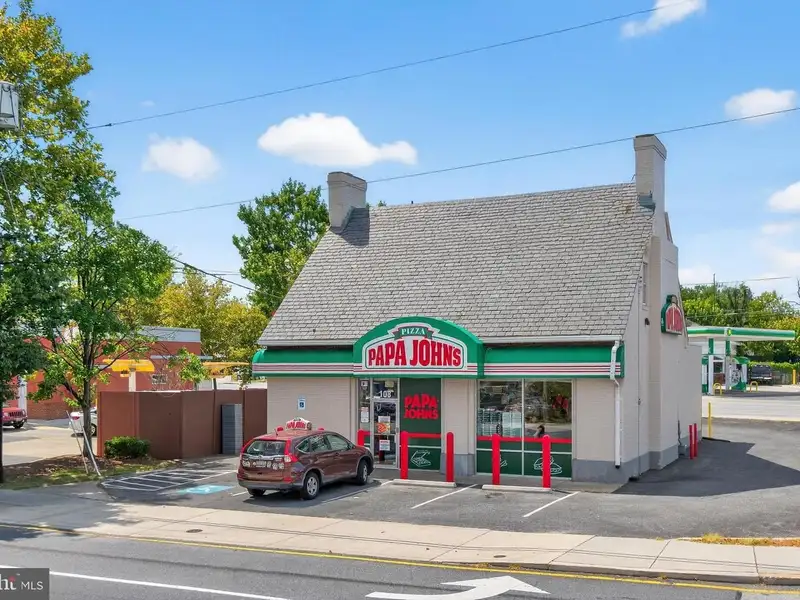 Versatile Commercial Property in Northwood Park, Ideal for Offices, Retail, or Light Industrial