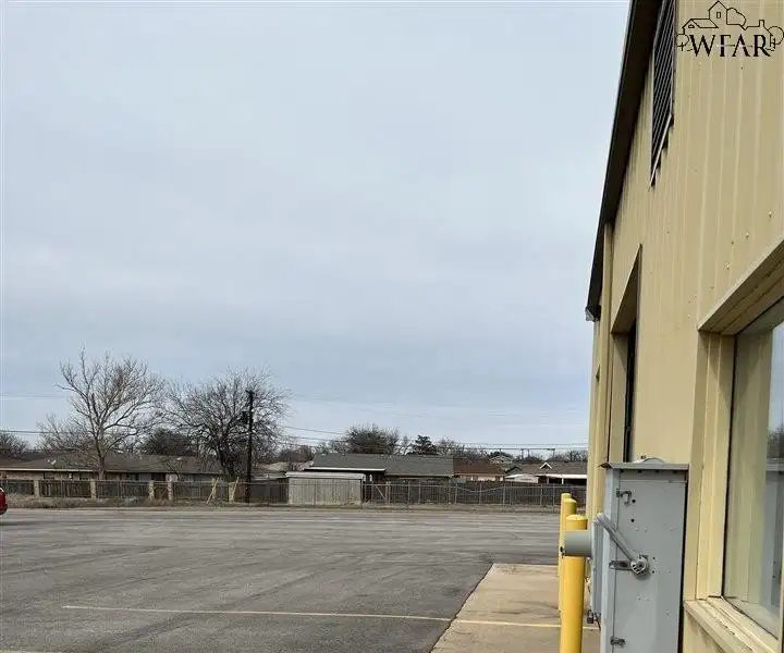 Warehouse Space with Offices and Loading Docks on 1.5 Acres, Convenient Location