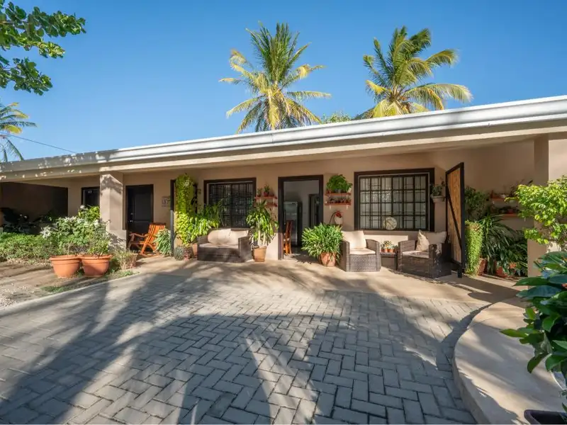 Centrally Located Guest House Apartments in Flamingo Beach, Costa Rica