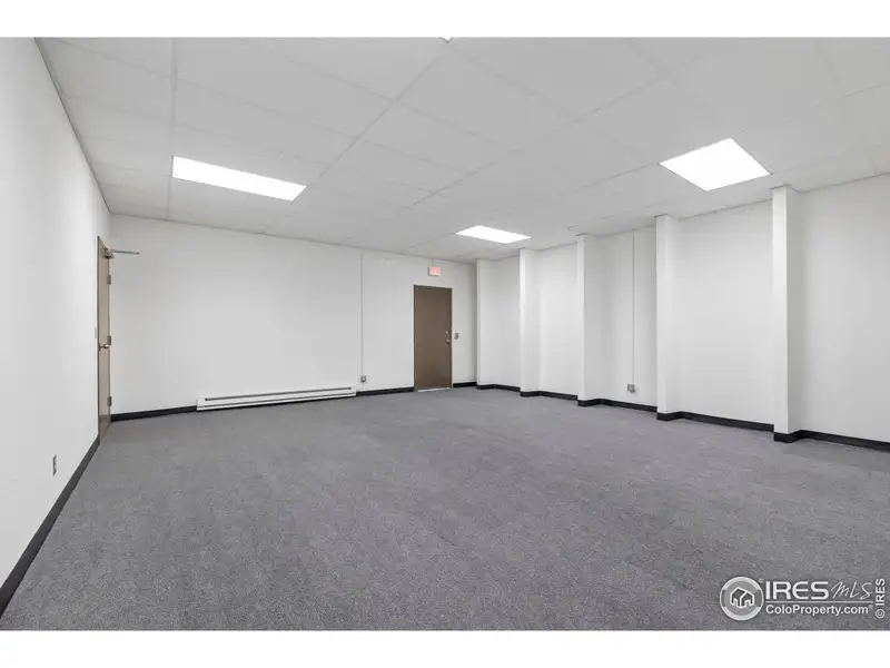 10,525 Sf Commercial Warehouse for Rent in Concrete Tilt-up Industrial Building