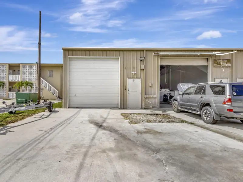 End-cap Warehouse with Offices in Central Jupiter, Move-in Ready