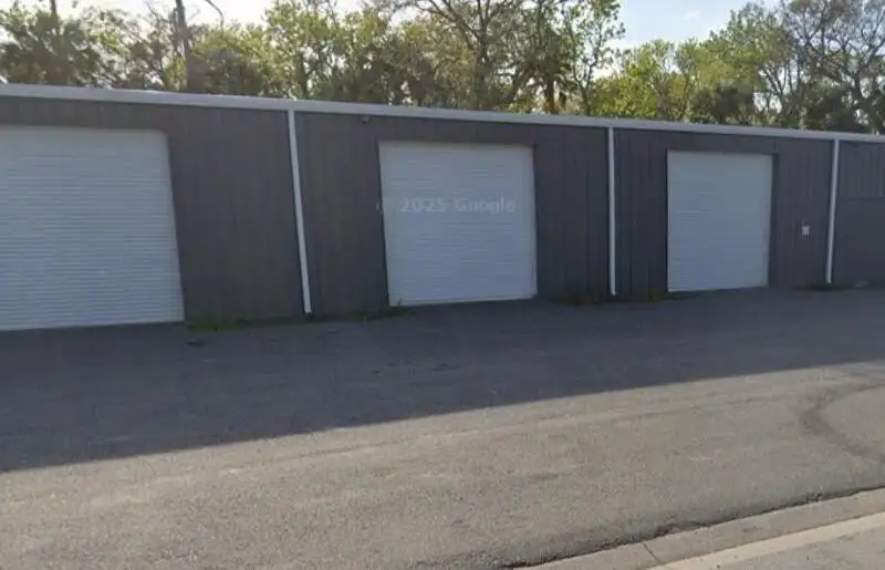 Warehouse Space for Lease - 5,000 Sf with 14ft Clear Height and 3 Overhead Doors