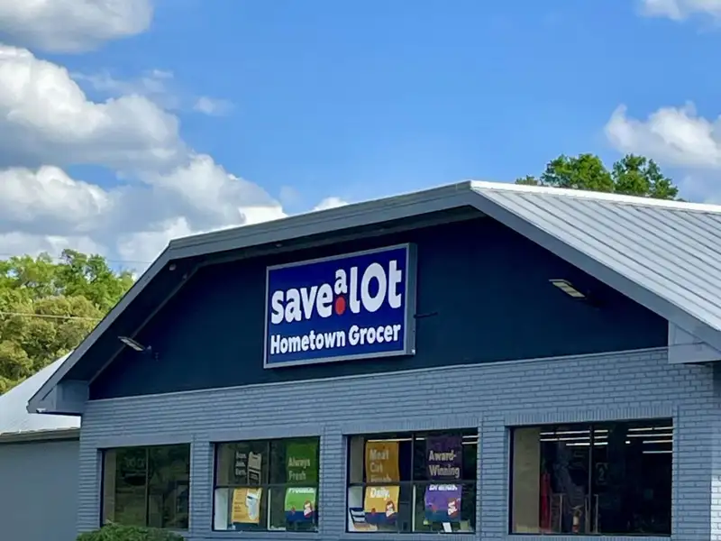 Established Country Grocery Store in Prime Community Location