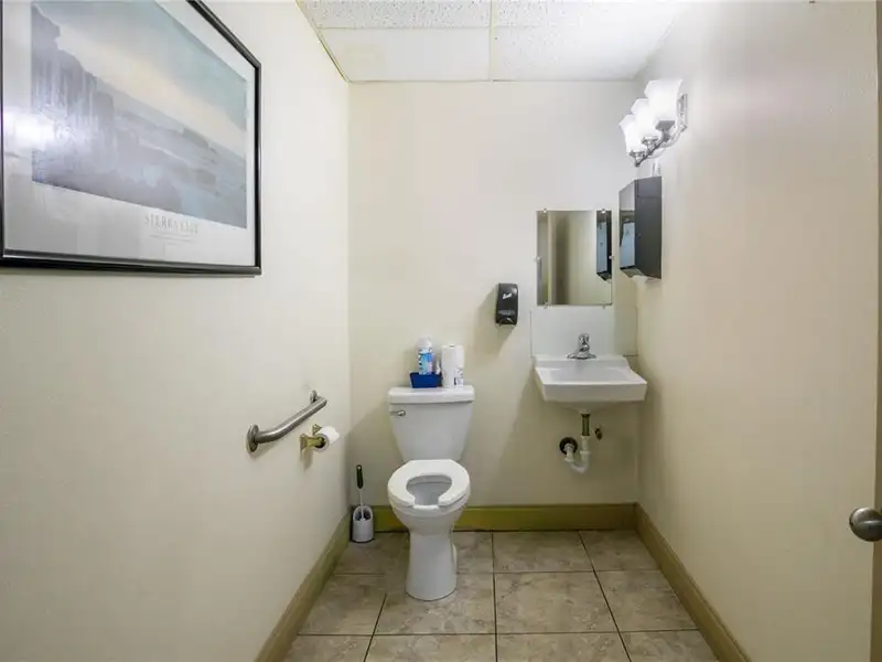 Medical Office Building for Sale in Prime Clermont Location with Ample Parking