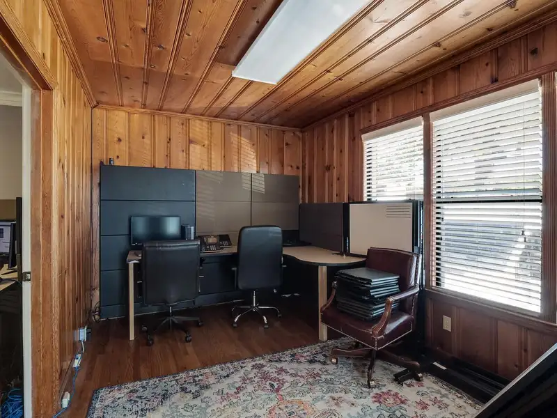 Light Industrial Property with Office and Three-bay Shop in Central Memphis