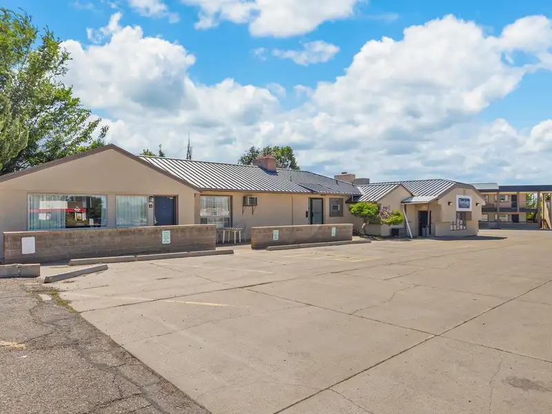 Investment Opportunity: Four Suite B&b in Montrose, Colorado with 7.2% Projected Cap Rate
