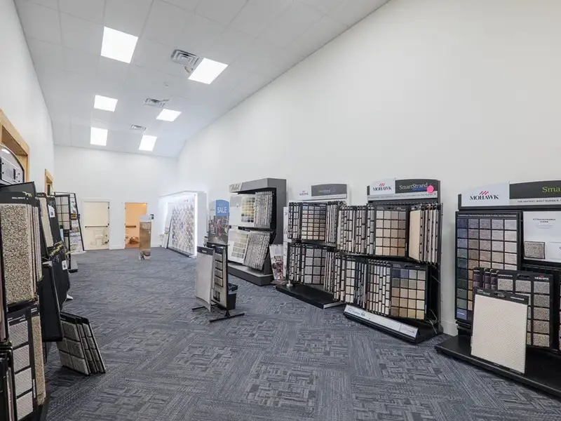 Versatile Commercial Property with Office, Showroom, and Warehouse in Lowndes County