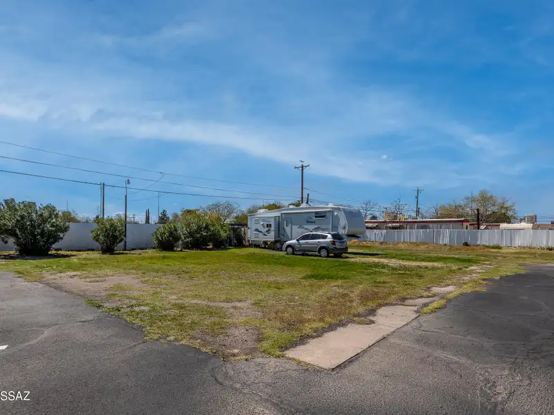Well-maintained 18-unit Motel Near Tucson Airport with Rv Spaces and Ample Parking