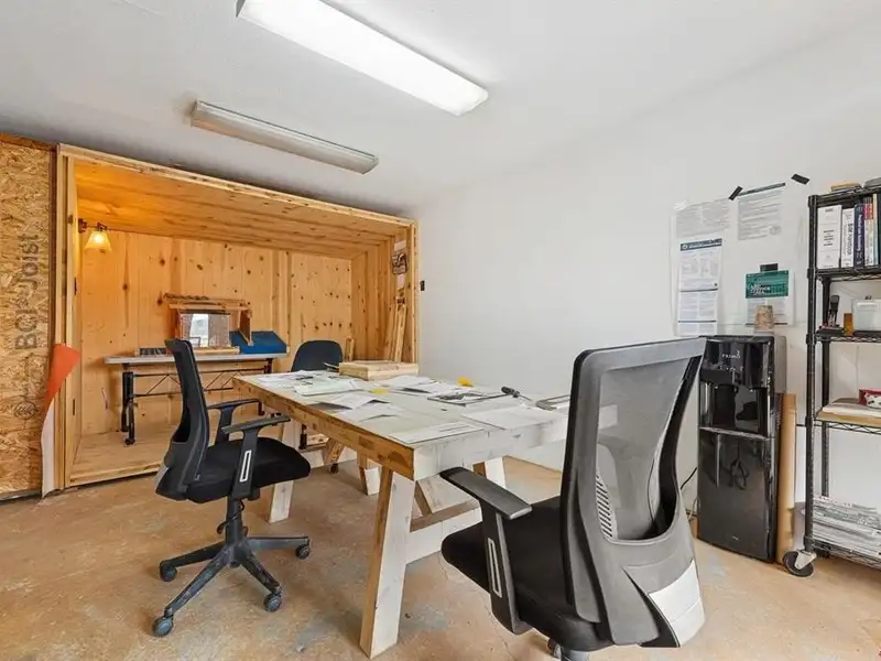 Industrial Office/warehouse Space in Bodo Park with On-site Parking and City Utilities