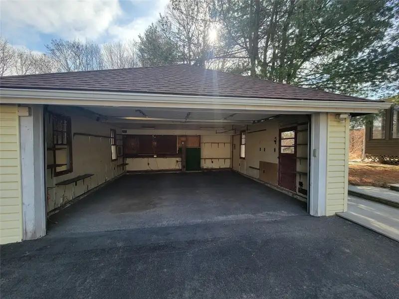 Mixed-use Property in Prime Location with Residential and Commercial Potential