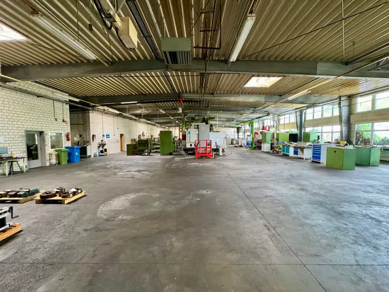 Versatile Commercial Property for Sale: 6,604 M² with Production Halls and Office Space