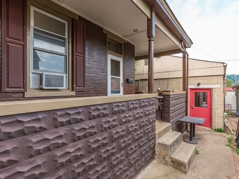 Mixed-use Investment Property with Cafe and Apartments in Bellevue