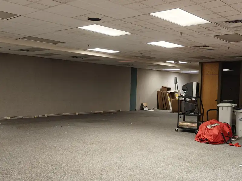 Large Office Building with Panoramic Views in Prime Downtown Location, 40,000 Sqft