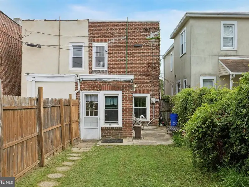 Versatile Commercial/residential Property in Clifton Heights with High Ceilings and Hardwood Floors