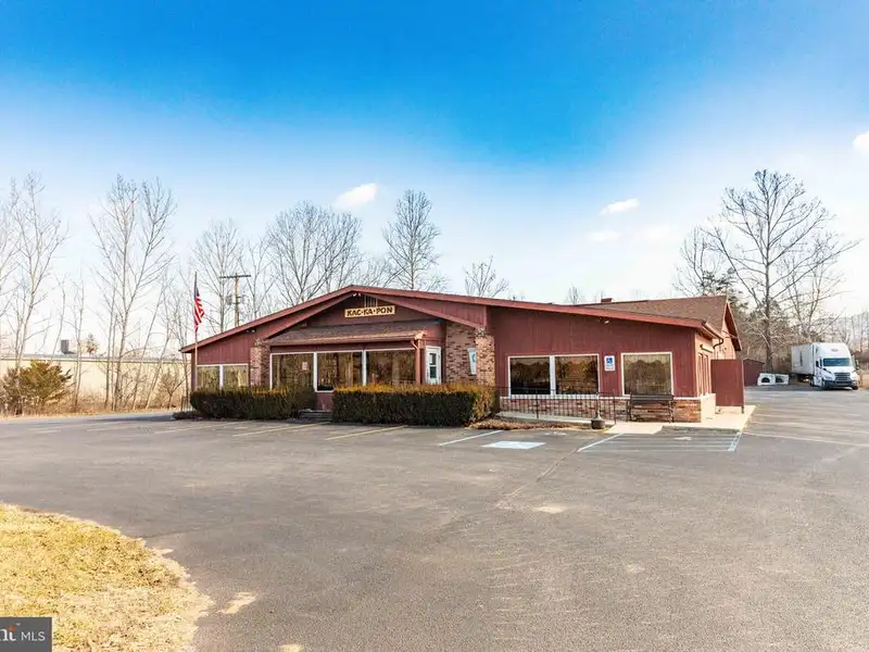 Established Restaurant with Commercial Kitchen and 120+ Seating in Hardy County