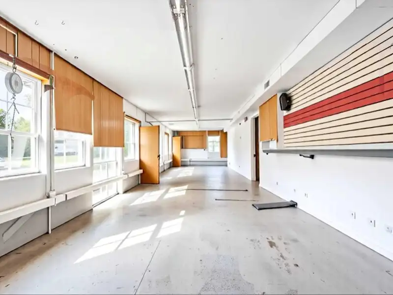 Commercial Retail/warehouse with Charming Colonial Home in High-traffic Corner Location