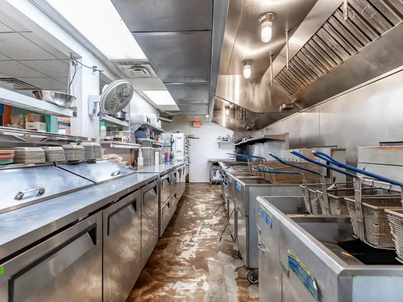 Renovated Commercial Building with Land for Sale in Central Location, Ideal for Restaurant