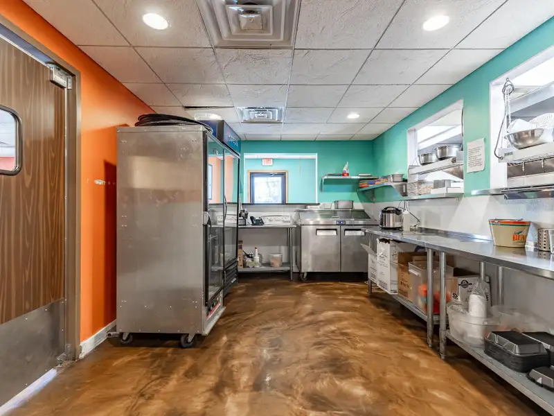 Renovated Commercial Building with Land for Sale in Central Location, Ideal for Restaurant