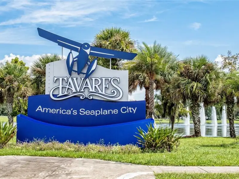 Commercial Law Office on Hwy 441, Tavares - 14 Parking Spaces, High Visibility