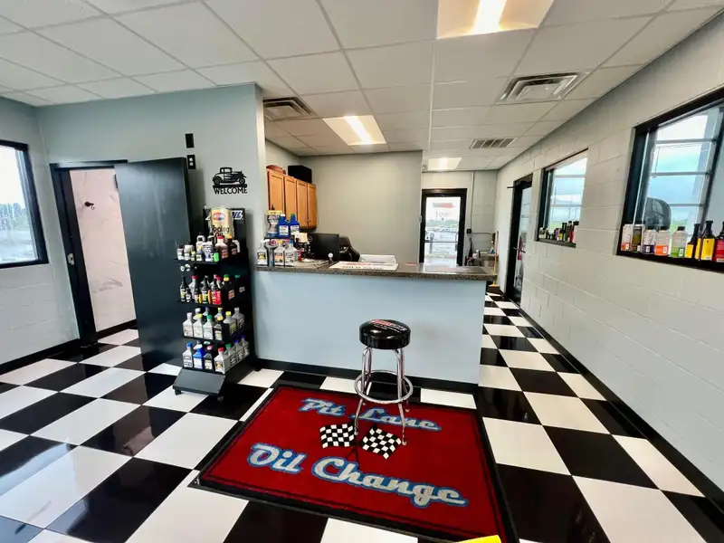 High-traffic B-3 Zoned Commercial Property on Lexington Rd. with Automotive Facility