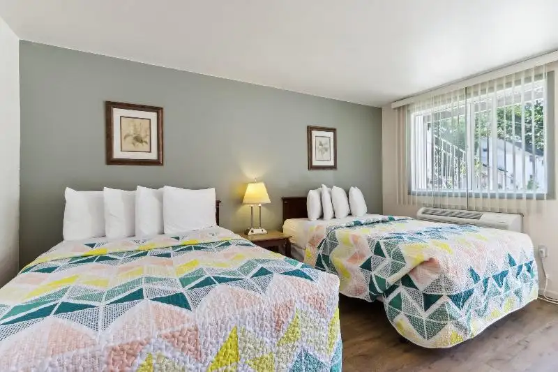 Historic Inn with Guest Suites and Motel Units in Wisconsin Dells
