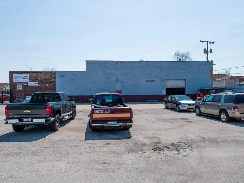 Mixed-use Property with 1-bedroom Apartment in Well-maintained Building