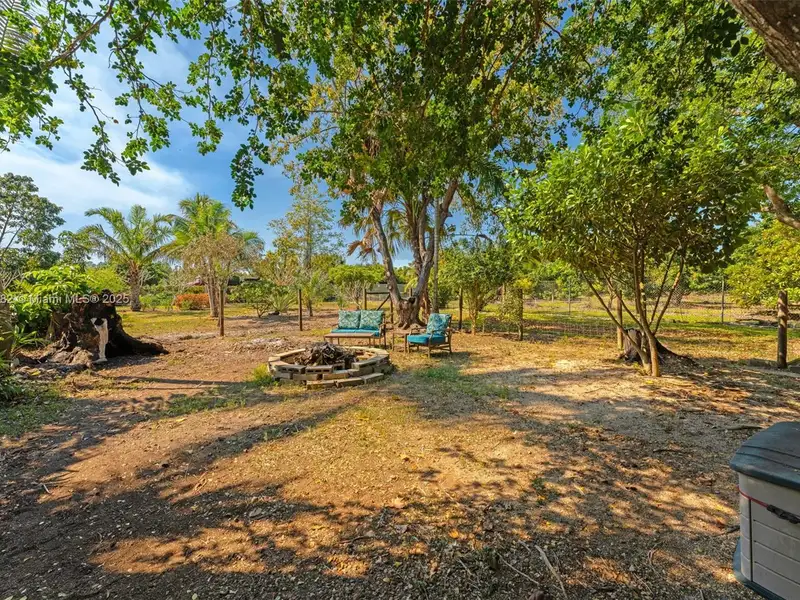 Remodeled 5-bedroom Home on 1 Acre in Redlands Near National Parks