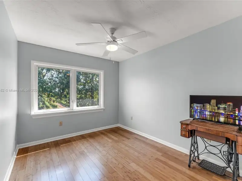 Remodeled 5-bedroom Home on 1 Acre in Redlands Near National Parks