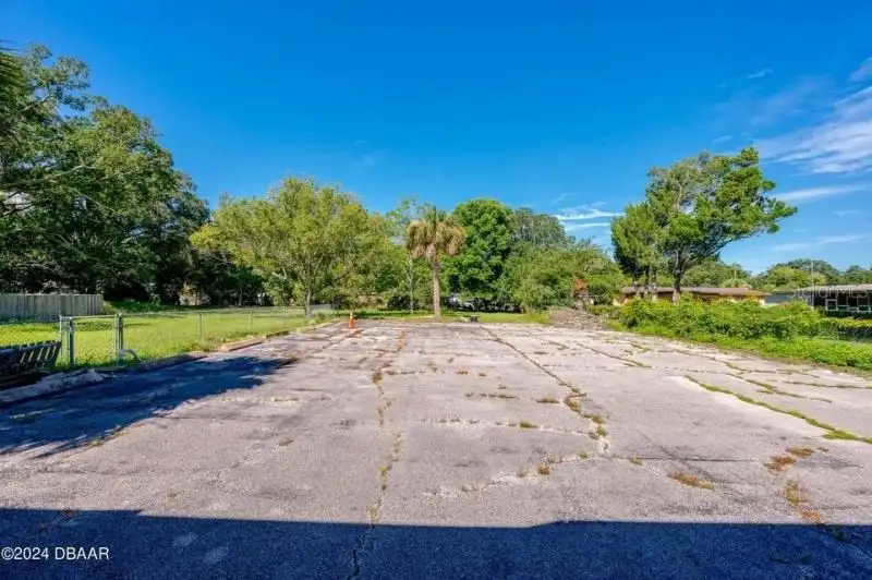 Versatile Commercial Building with Yard Space in Prime Location