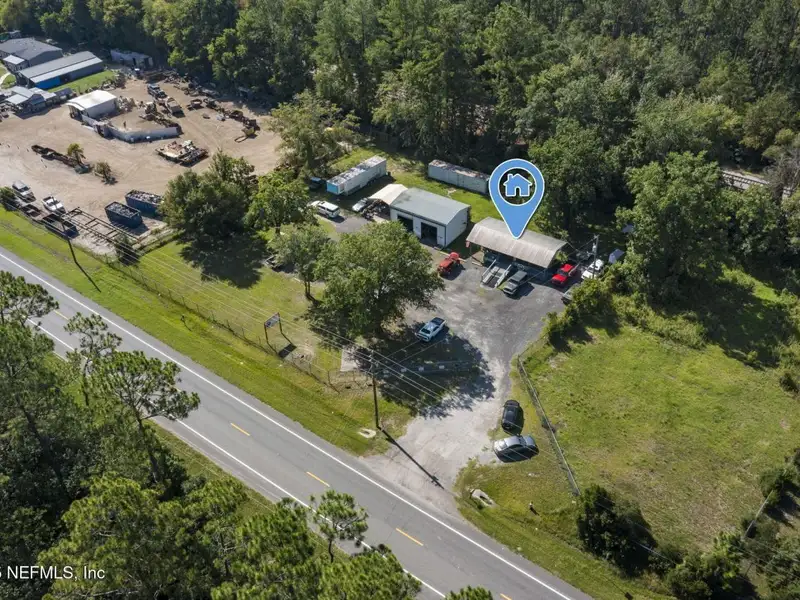 Mixed-use Parcel with Buildings, Ideal for Auto Repair or Sales in Convenient Location