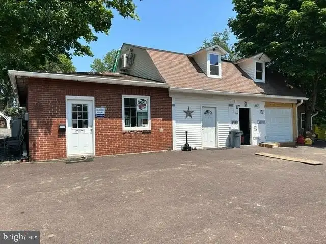 Versatile 4.5-acre Property on Bethlehem Pike with House, Barn, and Office Space