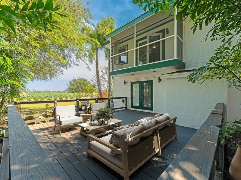 Remodeled 5-bedroom Home on 1 Acre in Redlands Near National Parks