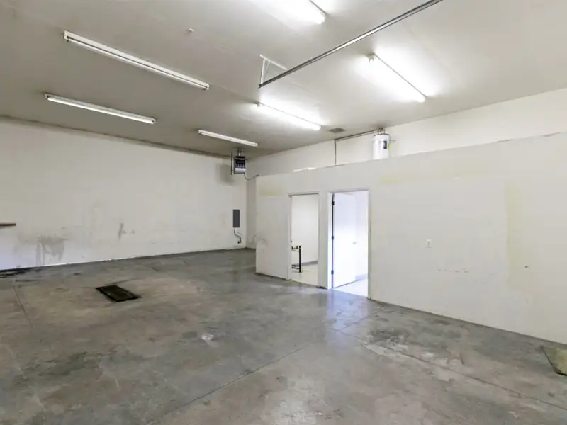 Large 30'x40' Shop with Office and Storage Near N Reserve and Interstate 90