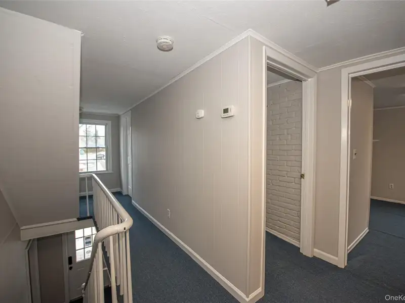 One Room Office for Rent in Babylon Village with Parking and Utilities Included