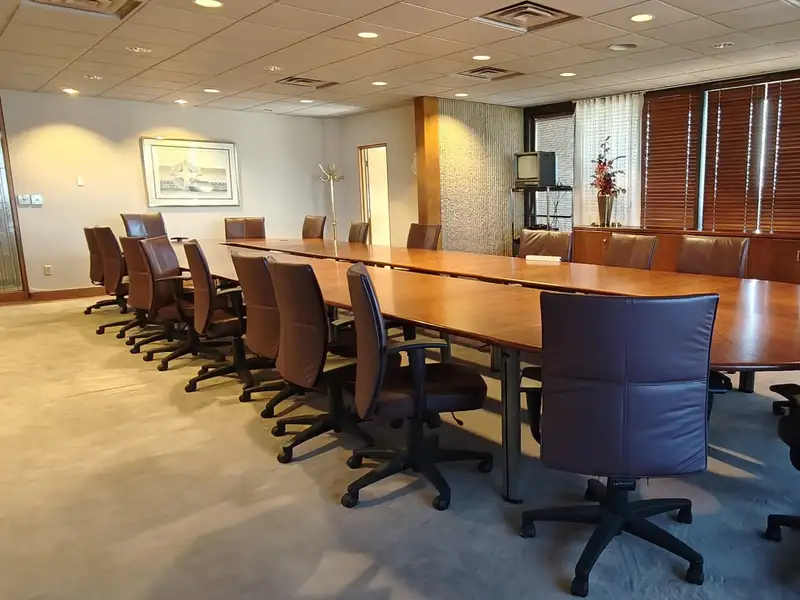 Large Office Building with Panoramic Views in Prime Downtown Location, 40,000 Sqft