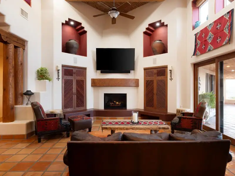 Luxury Estate with Stunning Views, Pool, Wine Cellar, and Extensive Amenities in Friant