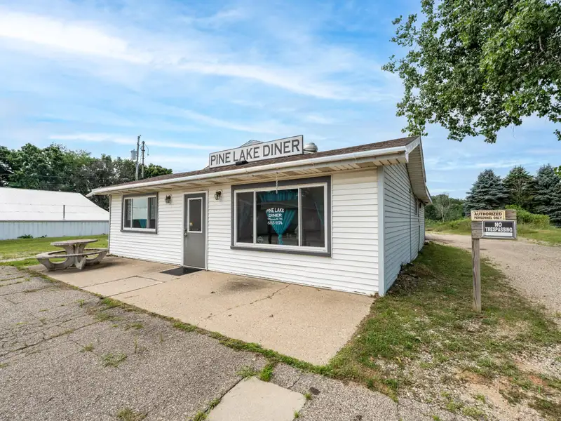 Cozy Diner with Pole Barn on 3 Acres Across from Pine Lake