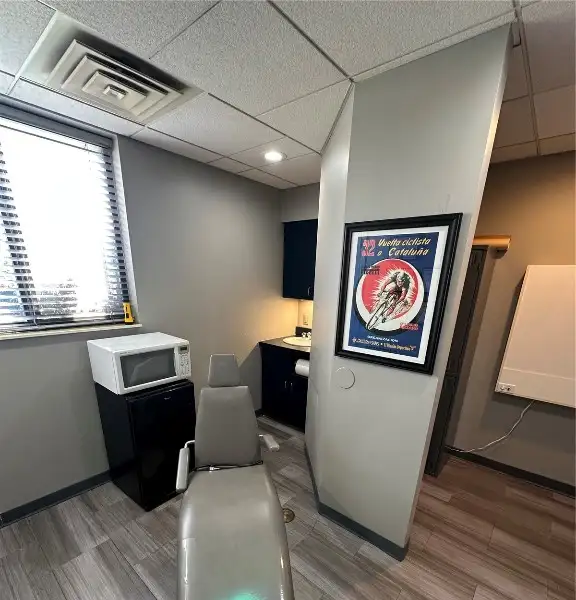 Versatile 2582 Sf Commercial Space in High Visibility Location with Excellent Parking