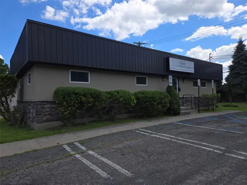 Free-standing Office Space with Multiple Offices and Ample Parking in Prime Location