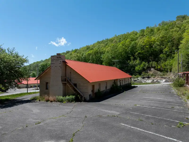 Investment Opportunity: 15-unit Motel in Blue Ridge Mountains Near Gatlinburg and Pigeon Forge