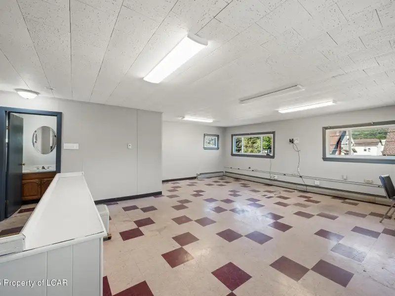 8,000+ Sq Ft Versatile Building in Central Wyoming Near Wyoming Ave
