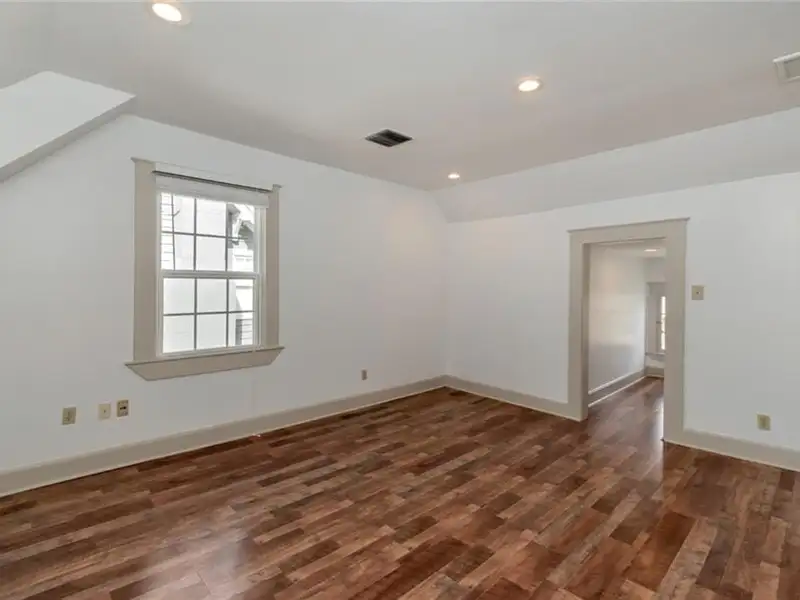 Mixed-use Property in Downtown Mobile with High Ceilings and Fenced Yard