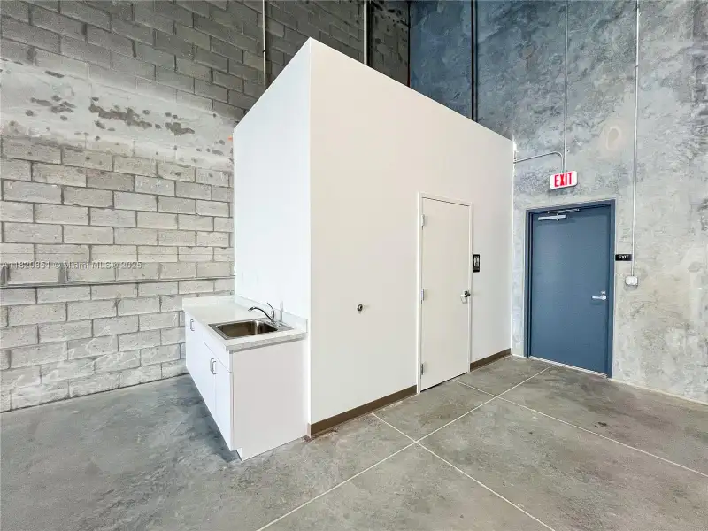New 2,640 Sq. Ft. Warehouse in Homestead, Fl - Ideal for Storage and Business Operations