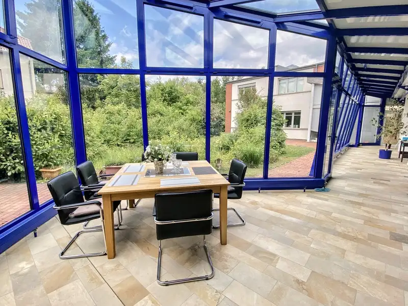 Versatile Commercial Property with Geology Laboratory in 2,800 M² Plot, Good Rental Income