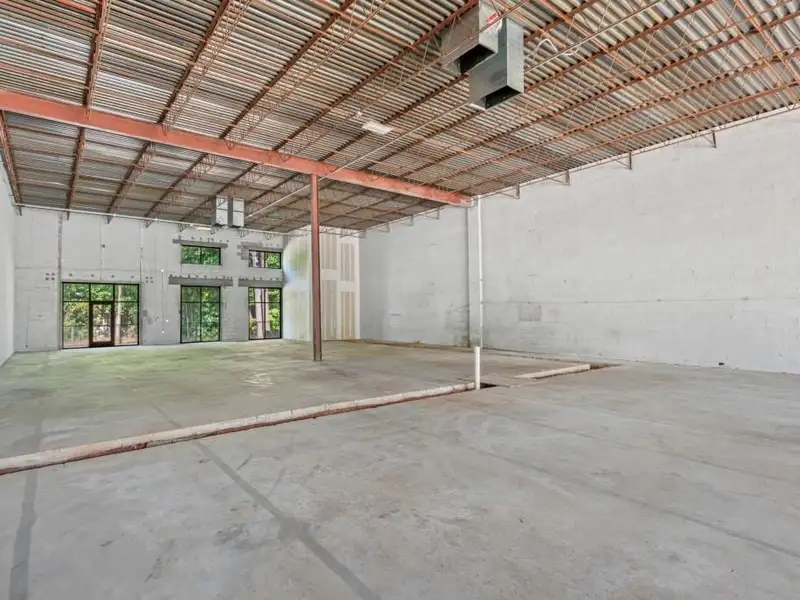 Industrial/flex Building in Prime Atlanta Location with Recent Upgrades and Parking Options