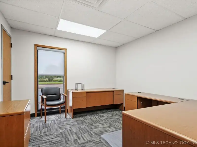 Commercial Office Building for Sale or Lease in Broken Arrow Business Corridor